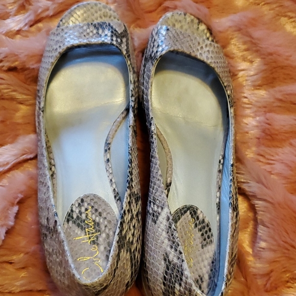 Size 9 NikeAir Cole Haan Faux Snakeskin Wedges - Picture 8 of 9